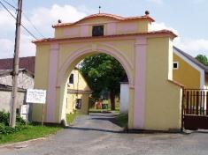 Brána Kozinova statku